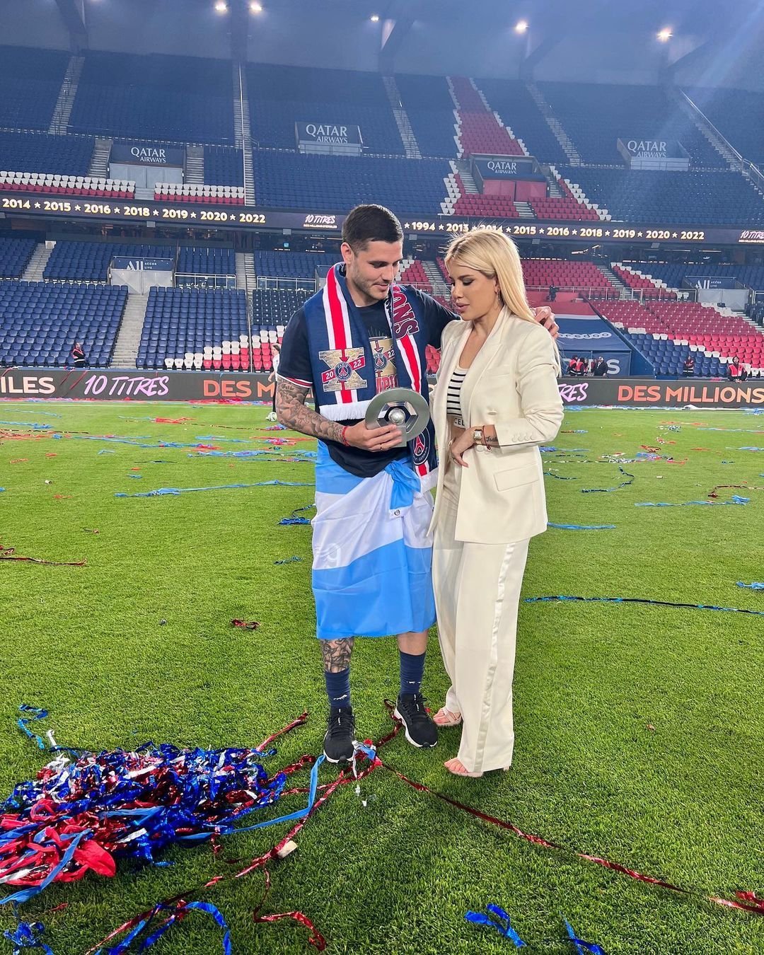 Adil Rami a uitat-o pe Pamela Anderson! S-a cuplat cu o BOMBA SEXY din Anglia si a zburat cu avionul special pentru ea. FOTO_34