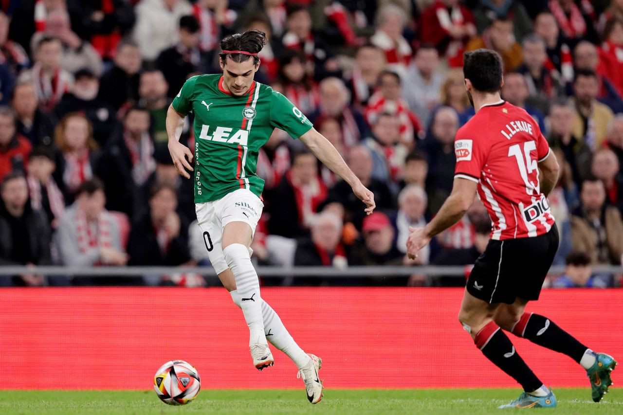 Bascii, necruțători: Ianis Hagi nu a primit notă, deși a jucat 90 de minute pentru Alavés. „Altă șansă ratată!”_2