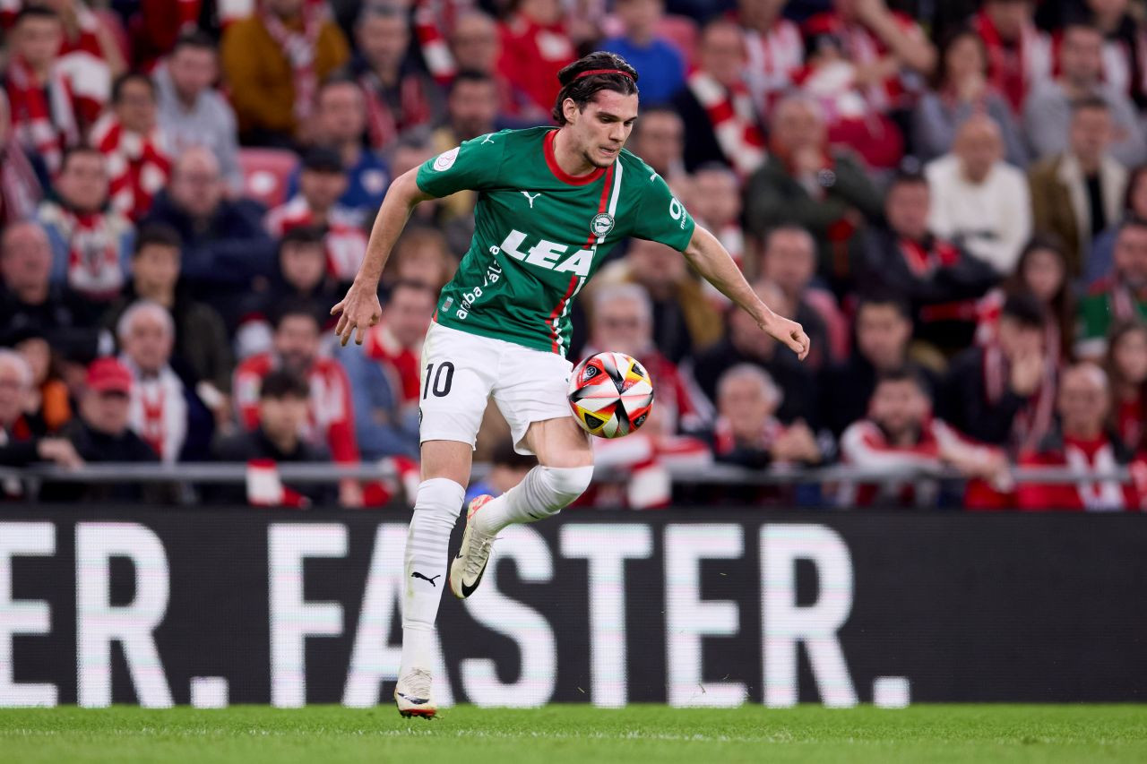 Bascii, necruțători: Ianis Hagi nu a primit notă, deși a jucat 90 de minute pentru Alavés. „Altă șansă ratată!”_5