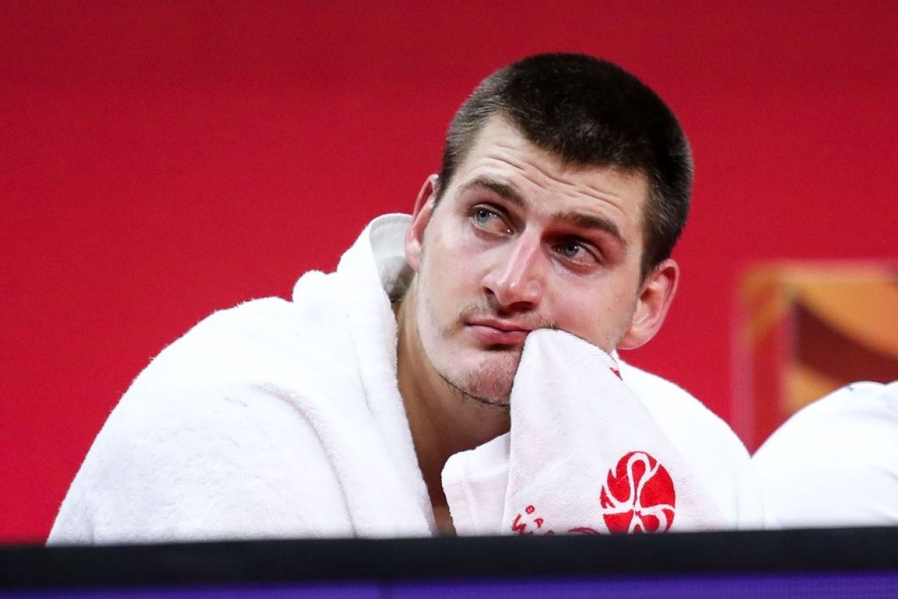 Jokic, blocat în avion timp de aproape 9 ore! Nuggets au pierdut meciul cu Philadelphia_2