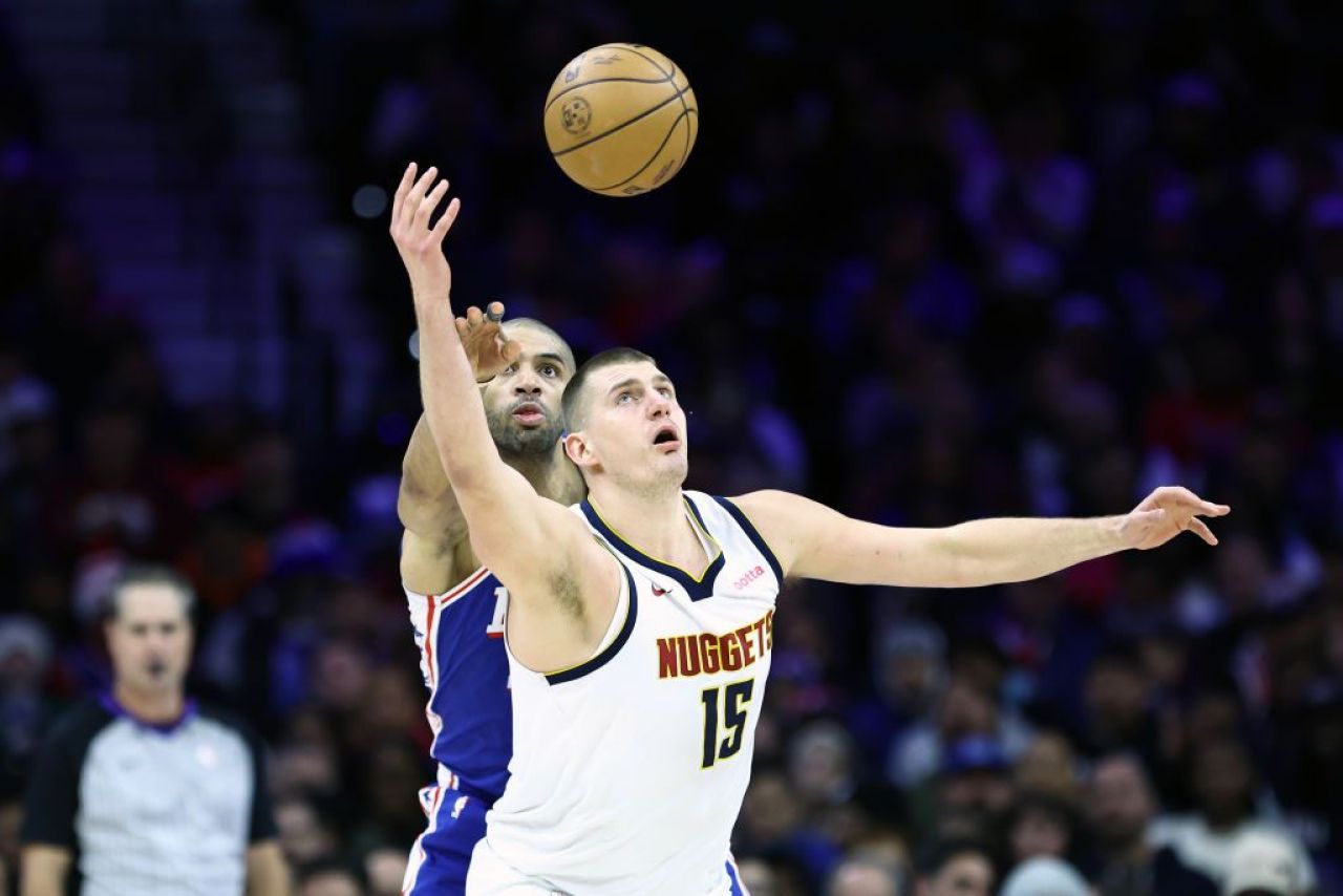 Jokic, blocat în avion timp de aproape 9 ore! Nuggets au pierdut meciul cu Philadelphia_9