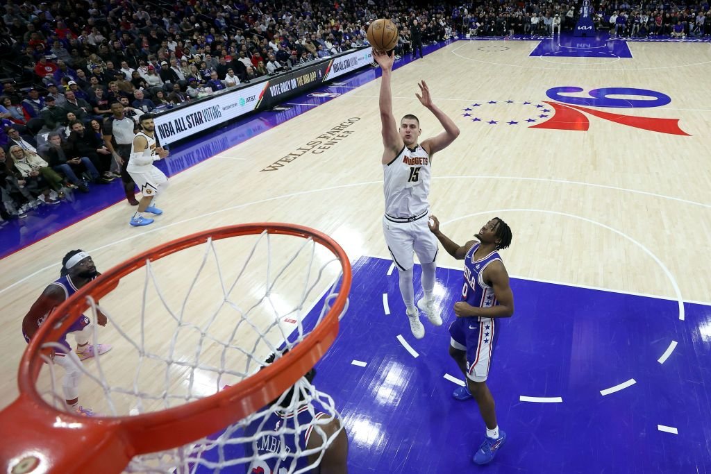 Jokic, blocat în avion timp de aproape 9 ore! Nuggets au pierdut meciul cu Philadelphia_11