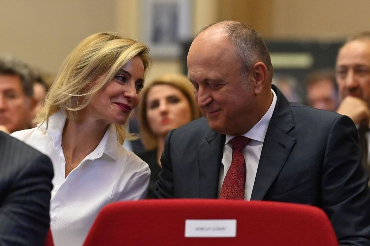 Reacția lui Dan Șucu în momentul în care a fost întrebat dacă soția sa participă la ședințele Rapidului _10