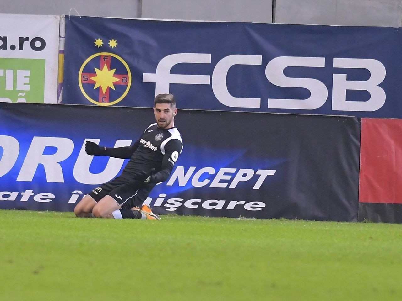 Fostul mijlocaș al lui FCSB, dat afară și de la U Cluj! Clubul a anunțat despărțirea