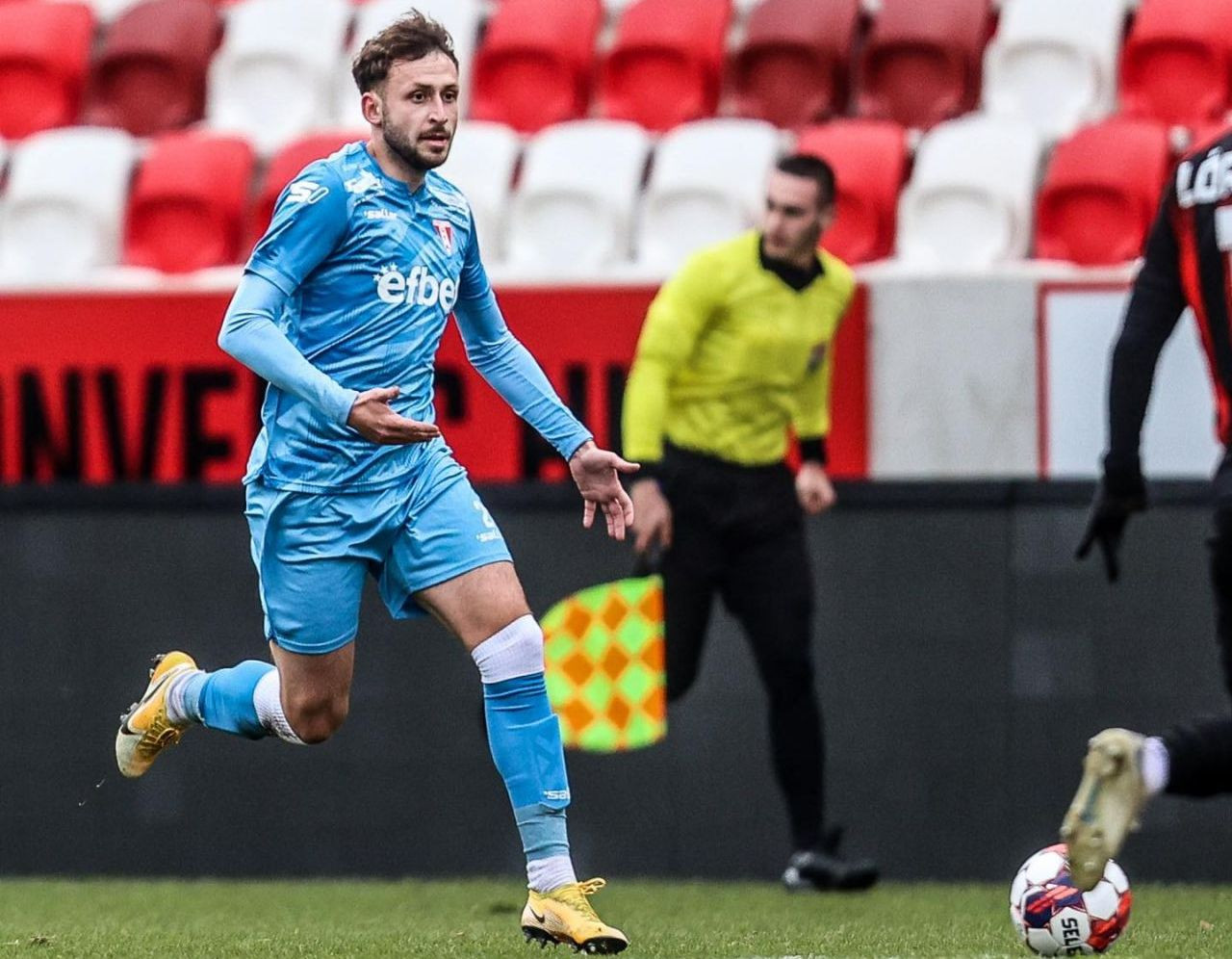 Transfer la UTA Arad! Fotbalistul cu fix 100 de meciuri &icirc;n Superligă a semnat cu echipa lui Mircea Rednic