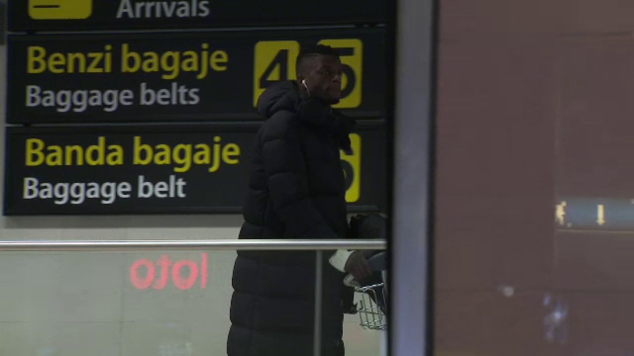 Eddy Gnahore a venit să stea mult timp la Dinamo! Cum a fost surprins în aeroport la sosirea în România_2