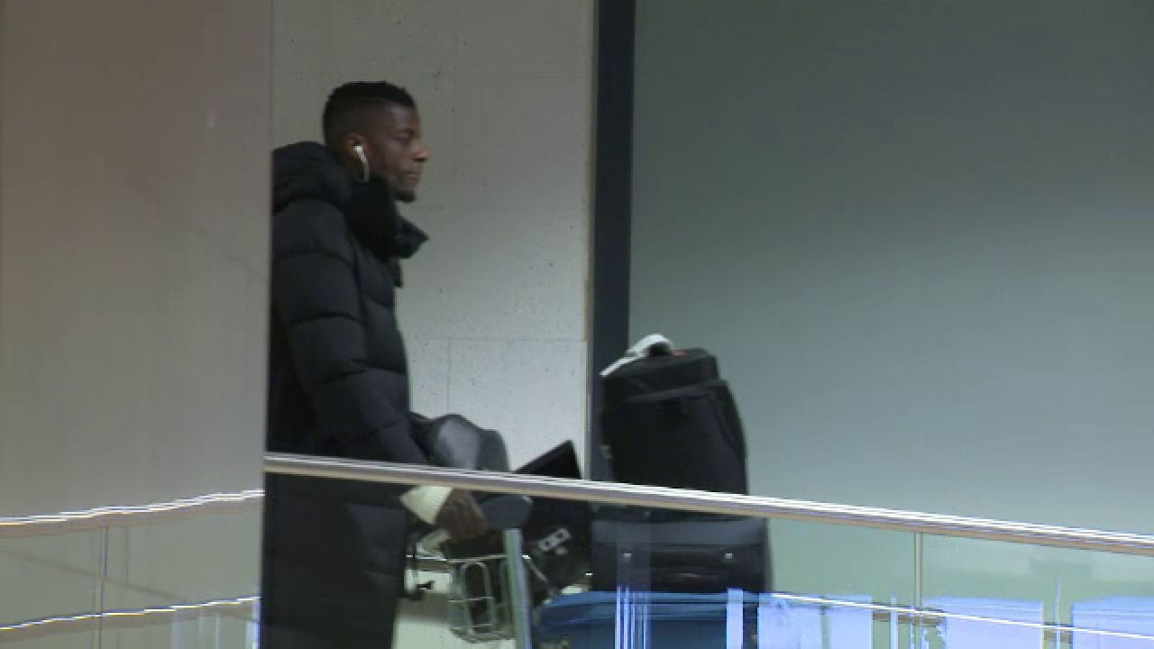 Eddy Gnahore a venit să stea mult timp la Dinamo! Cum a fost surprins în aeroport la sosirea în România_3
