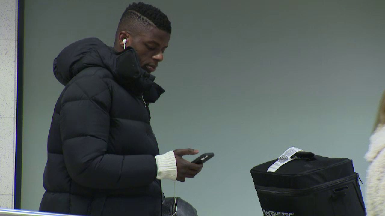 Eddy Gnahore a venit să stea mult timp la Dinamo! Cum a fost surprins în aeroport la sosirea în România_4