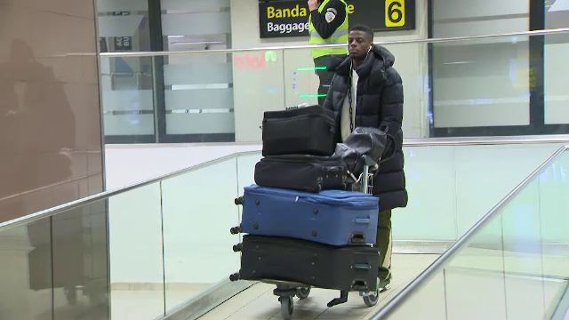 Eddy Gnahore a venit să stea mult timp la Dinamo! Cum a fost surprins în aeroport la sosirea în România_6