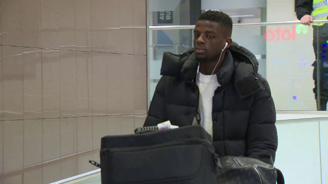 Eddy Gnahore a venit să stea mult timp la Dinamo! Cum a fost surprins în aeroport la sosirea în România_8