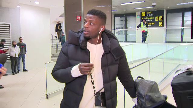 Eddy Gnahore a venit să stea mult timp la Dinamo! Cum a fost surprins în aeroport la sosirea în România_9