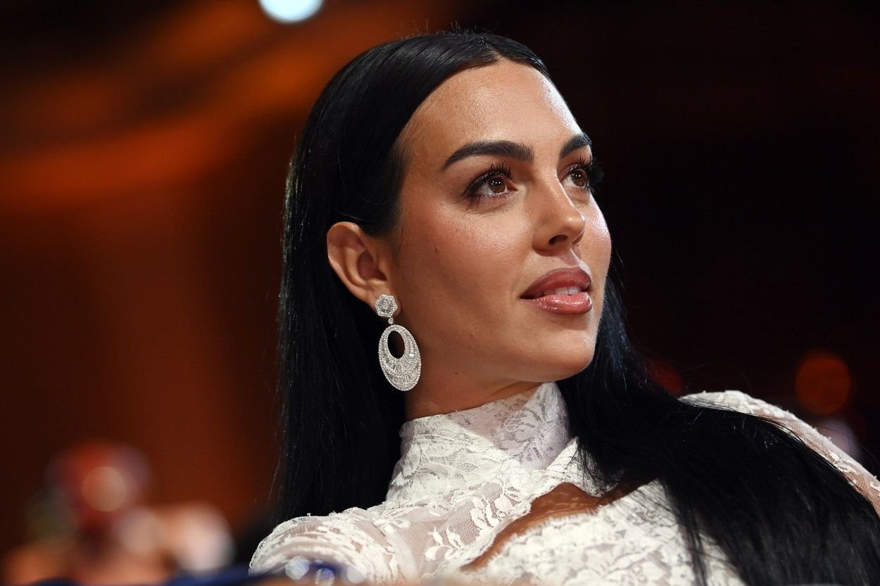 A fost seara lui Ronaldo, dar toți ochii au fost pe Georgina! Rochia mini în care a apărut a întors toate privirile _7