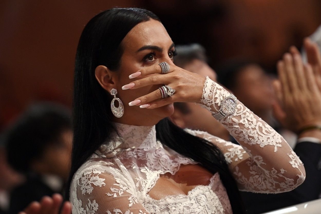 A fost seara lui Ronaldo, dar toți ochii au fost pe Georgina! Rochia mini în care a apărut a întors toate privirile _11
