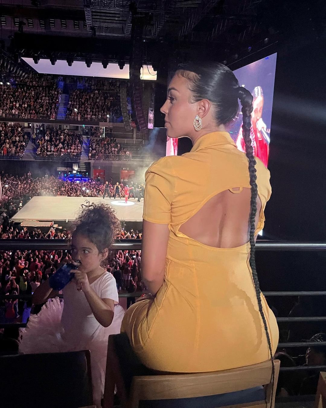 A fost seara lui Ronaldo, dar toți ochii au fost pe Georgina! Rochia mini în care a apărut a întors toate privirile _166