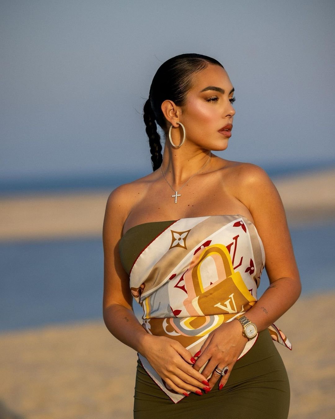 A fost seara lui Ronaldo, dar toți ochii au fost pe Georgina! Rochia mini în care a apărut a întors toate privirile _213