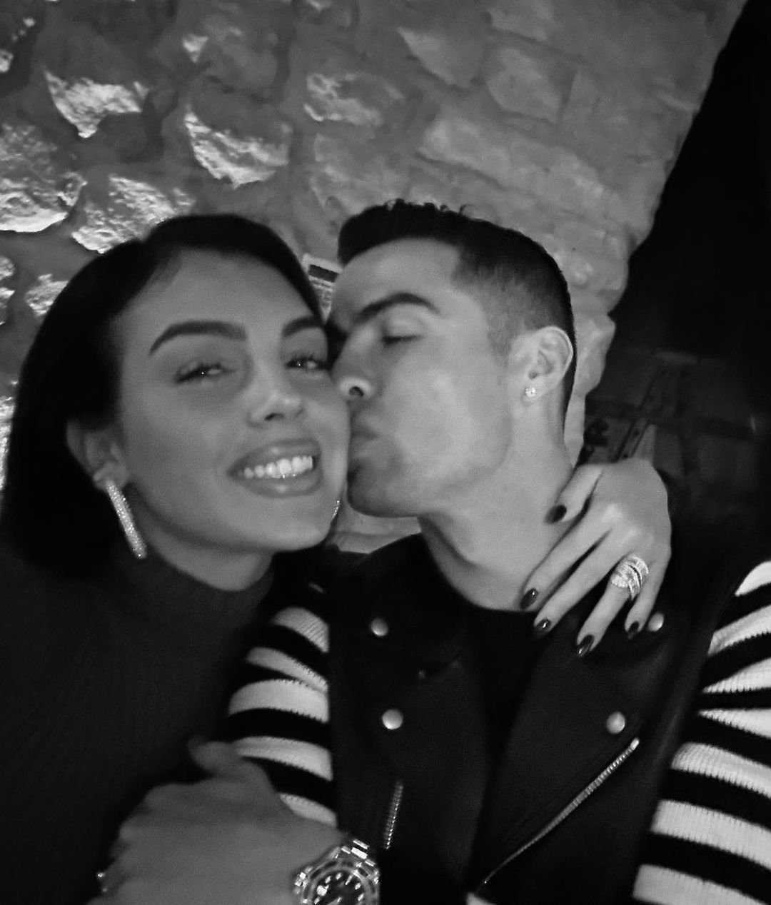 A fost seara lui Ronaldo, dar toți ochii au fost pe Georgina! Rochia mini în care a apărut a întors toate privirile _229