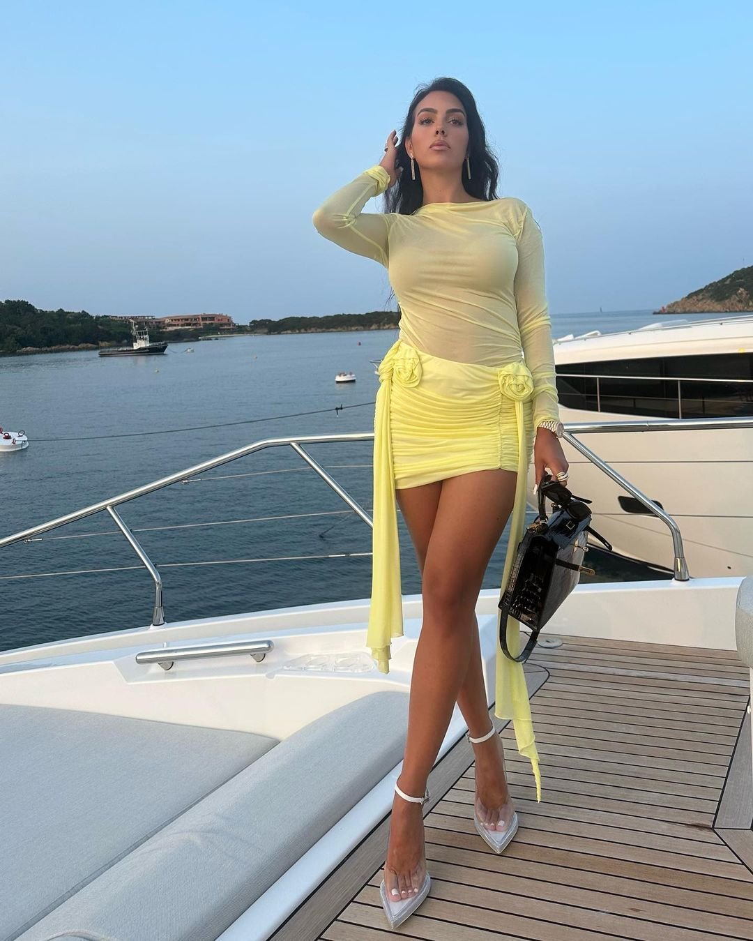 A fost seara lui Ronaldo, dar toți ochii au fost pe Georgina! Rochia mini în care a apărut a întors toate privirile _301