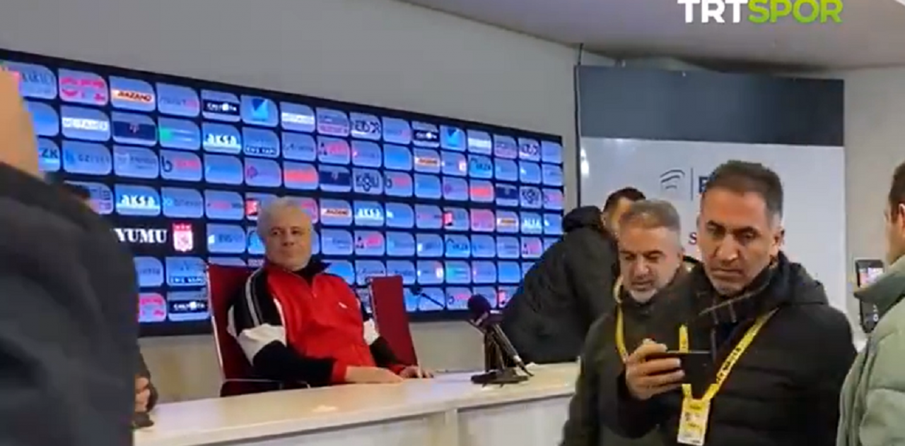 &bdquo;Pleacă?&rdquo; Marius Șumudică nu a știut ce se &icirc;nt&acirc;mplă! Jurnaliștii turci s-au ridicat și au plecat de la conferința rom&acirc;nului&nbsp;