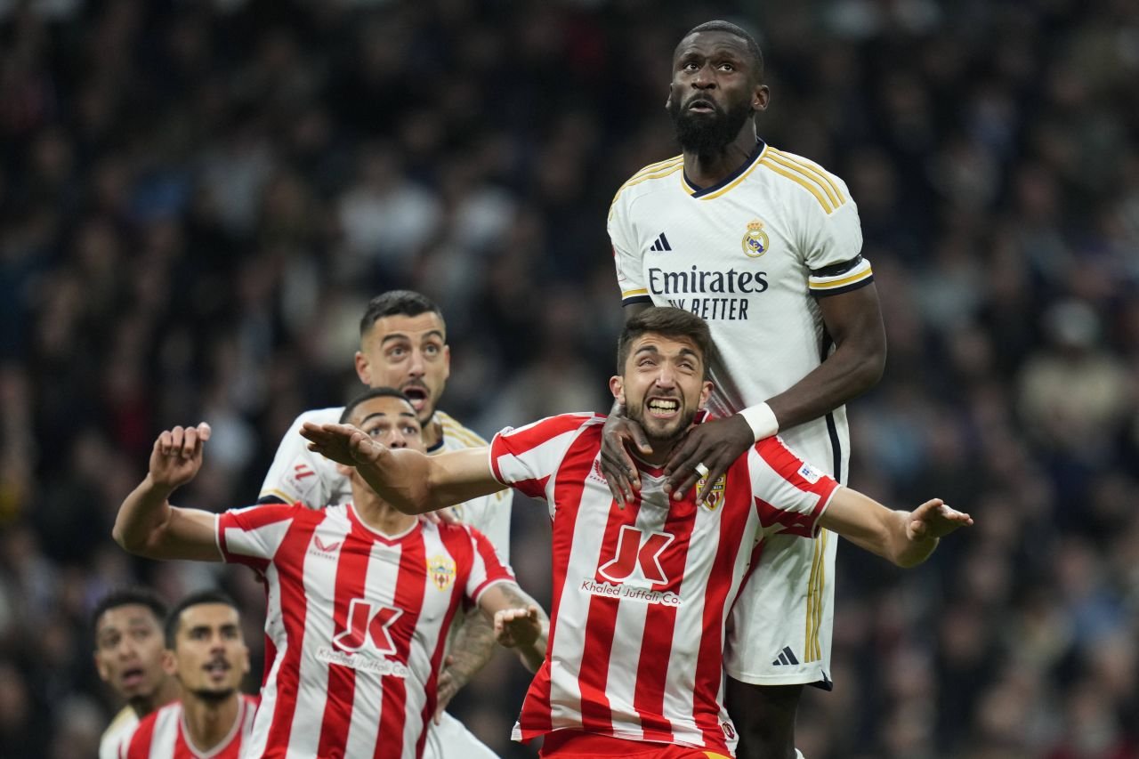Scandal uriaș în Spania după Real Madrid - Almeria: „Cineva a decis azi că nu putem câștiga pe Bernabeu!” / „Ne-au furat”_4