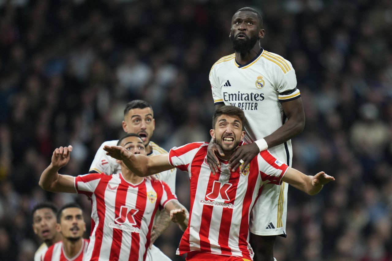 Scandal uriaș în Spania după Real Madrid - Almeria: „Cineva a decis azi că nu putem câștiga pe Bernabeu!” / „Ne-au furat”_4
