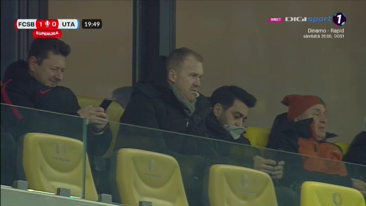 Îl recunoști? Apariție spectaculoasă în tribunele Arenei Naționale, la FCSB - UTA Arad_8