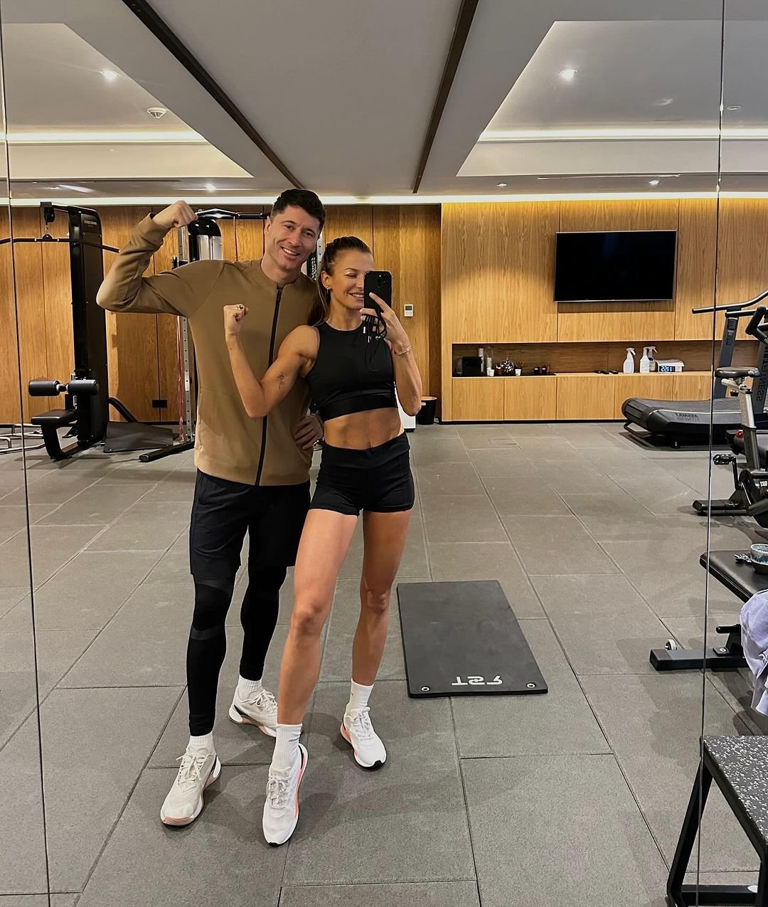 Robert Lewandowski a spus lucrurilor pe nume despre situația de la Barcelona! Imagini superbe alături de soția sa_4