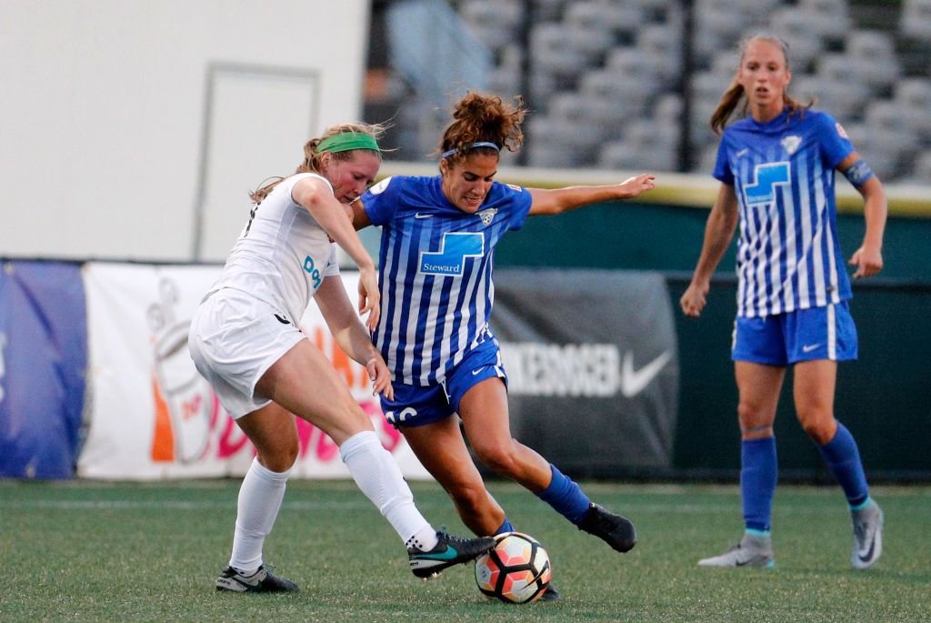 Plătesc 53 de milioane de dolari ca să joace într-un campionat de fotbal feminin! _9