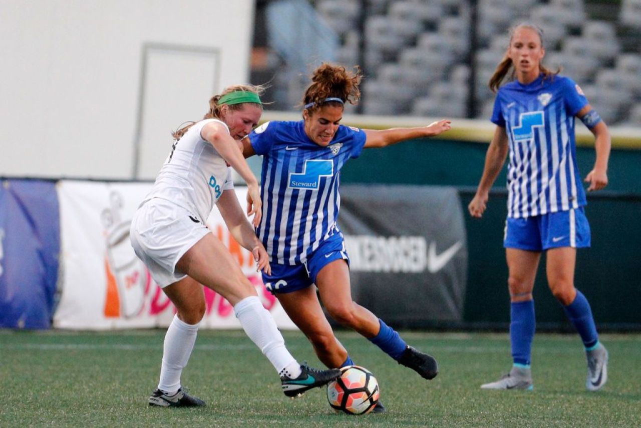 Plătesc 53 de milioane de dolari ca să joace într-un campionat de fotbal feminin! _9