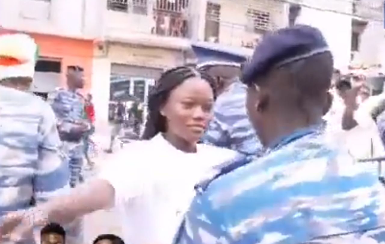Degradant! Cum sunt controlate femeile la intrarea pe stadioanele Cupei Africii: „Cum să le faci așa ceva?”_4