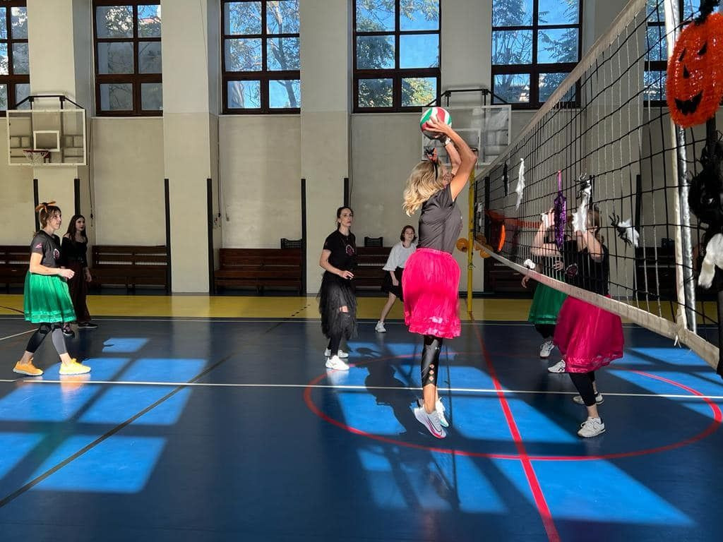 Sport exclusiv feminin: e volei, dar nu e volei, e handbal, dar nu e handbal!_4