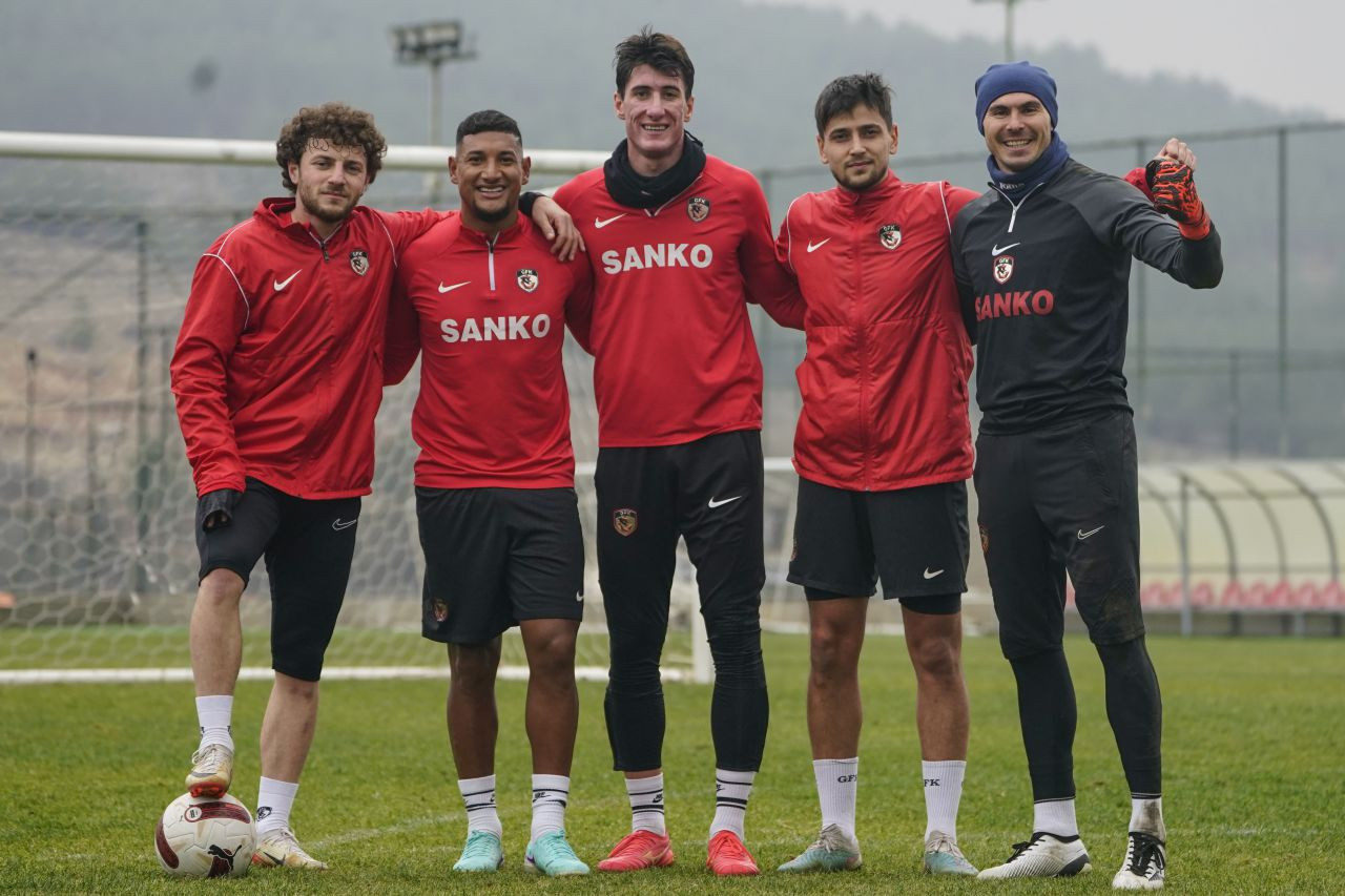 Pustiul roman de la Arsenal, inclus intr-un top IMPRESIONANT! La doar 17 ani este pus langa jucatori de zeci de milioane: E cel mai promitator de la Hagi incoace