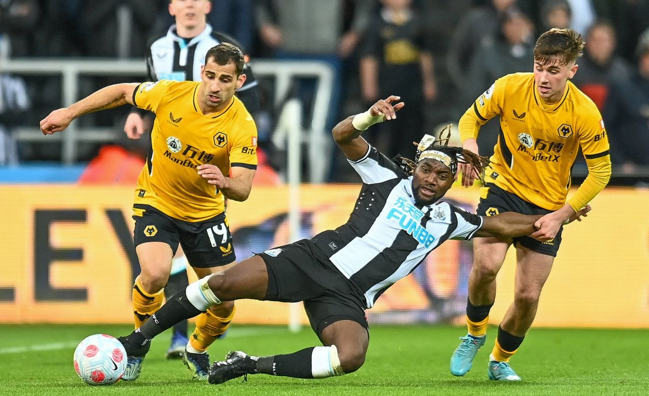 Ce transfer face Răzvan Lucescu: internațional spaniol care a vrut să-și lovească un coleg și a scuipat un membru al staff-ului