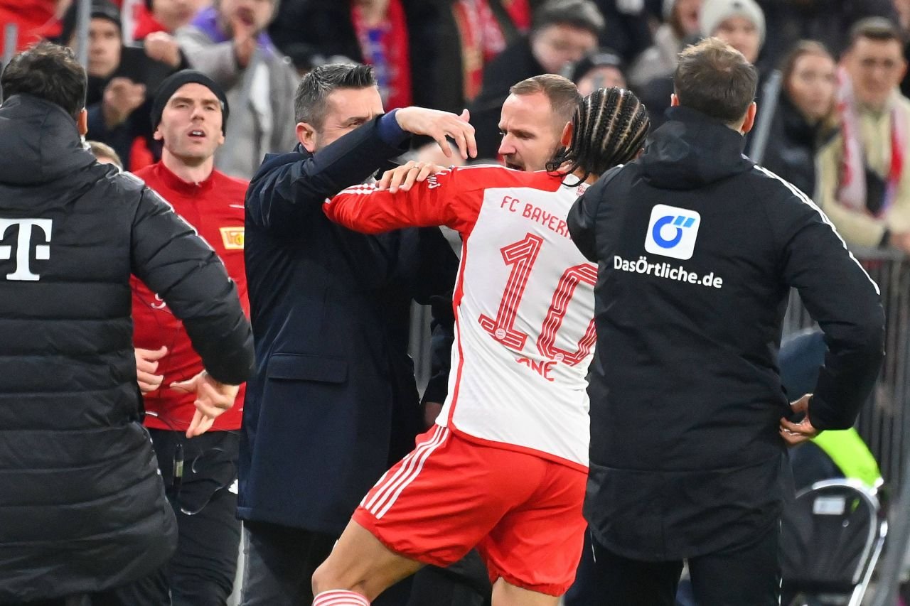 Scandal în Bundesliga: Leroy Sane, pălmuit de antrenorul adversarei: 
