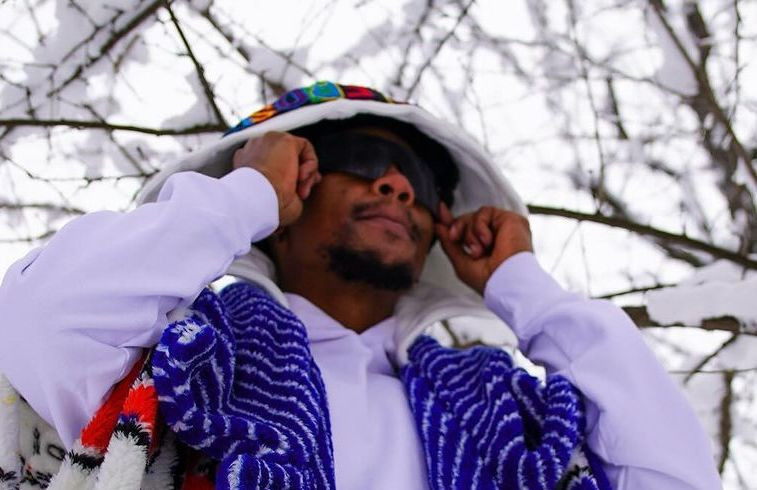 Siyabonga Ngezana, ședință foto &icirc;n zăpadă: &rdquo;Regele!&rdquo; C&acirc;t costă hanoracul său