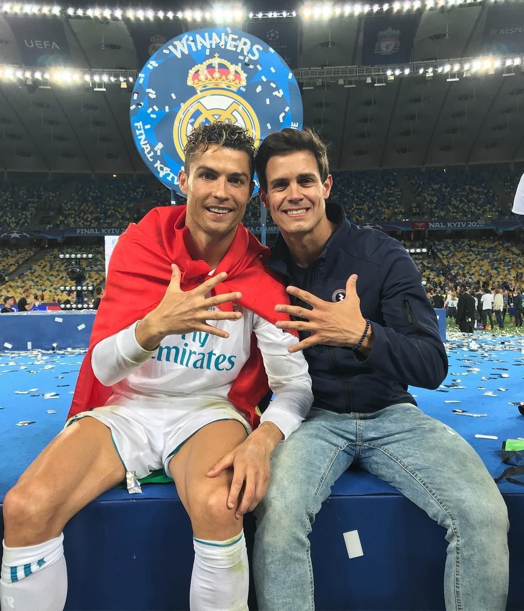 Jurnalistul pe care Cristiano Ronaldo îl ia cu el prin vacanțe îl face praf pe Leo Messi: „Îi e și lui rușine de el! N-a făcut nimic!”_11