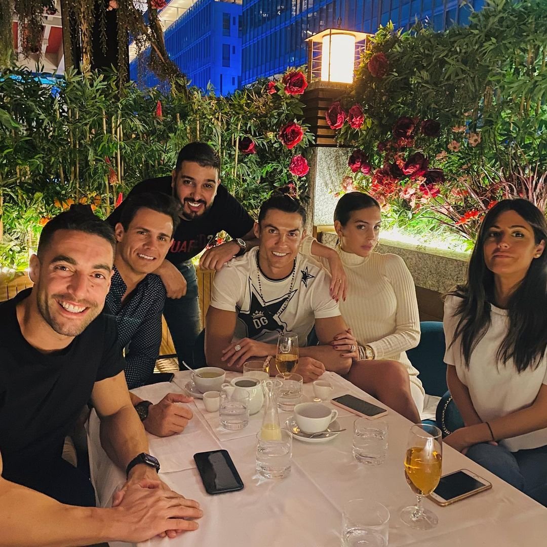 Jurnalistul pe care Cristiano Ronaldo îl ia cu el prin vacanțe îl face praf pe Leo Messi: „Îi e și lui rușine de el! N-a făcut nimic!”_20