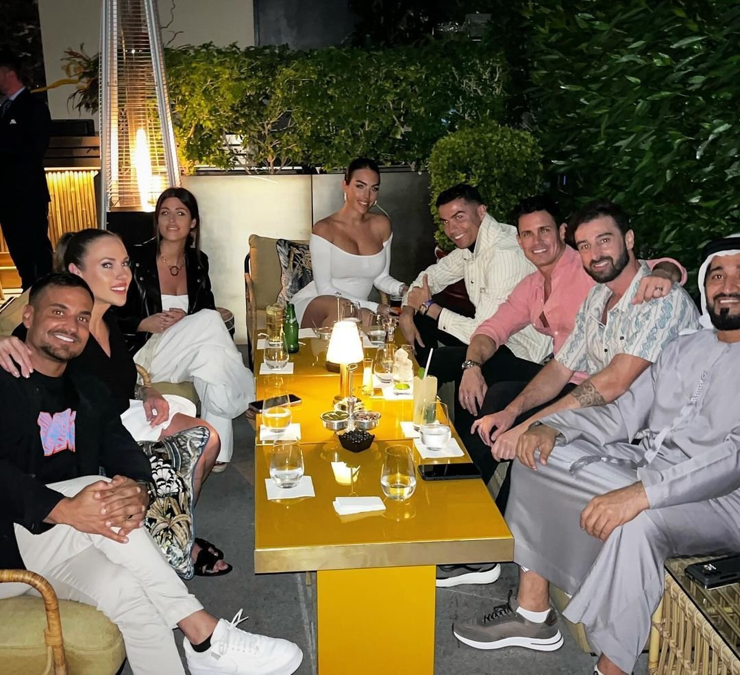 Jurnalistul pe care Cristiano Ronaldo îl ia cu el prin vacanțe îl face praf pe Leo Messi: „Îi e și lui rușine de el! N-a făcut nimic!”_22