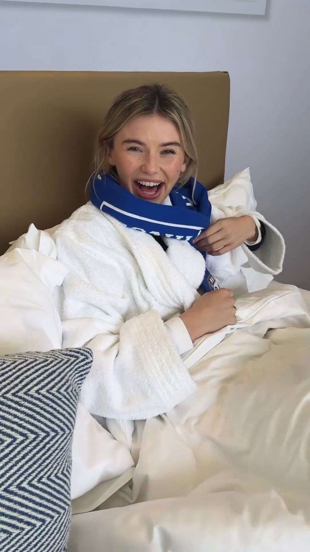 În pat pe Stamford Bridge! Starul TV s-a filmat urmărind meciul lui Chelsea dintr-o lojă specială de pe stadion_31