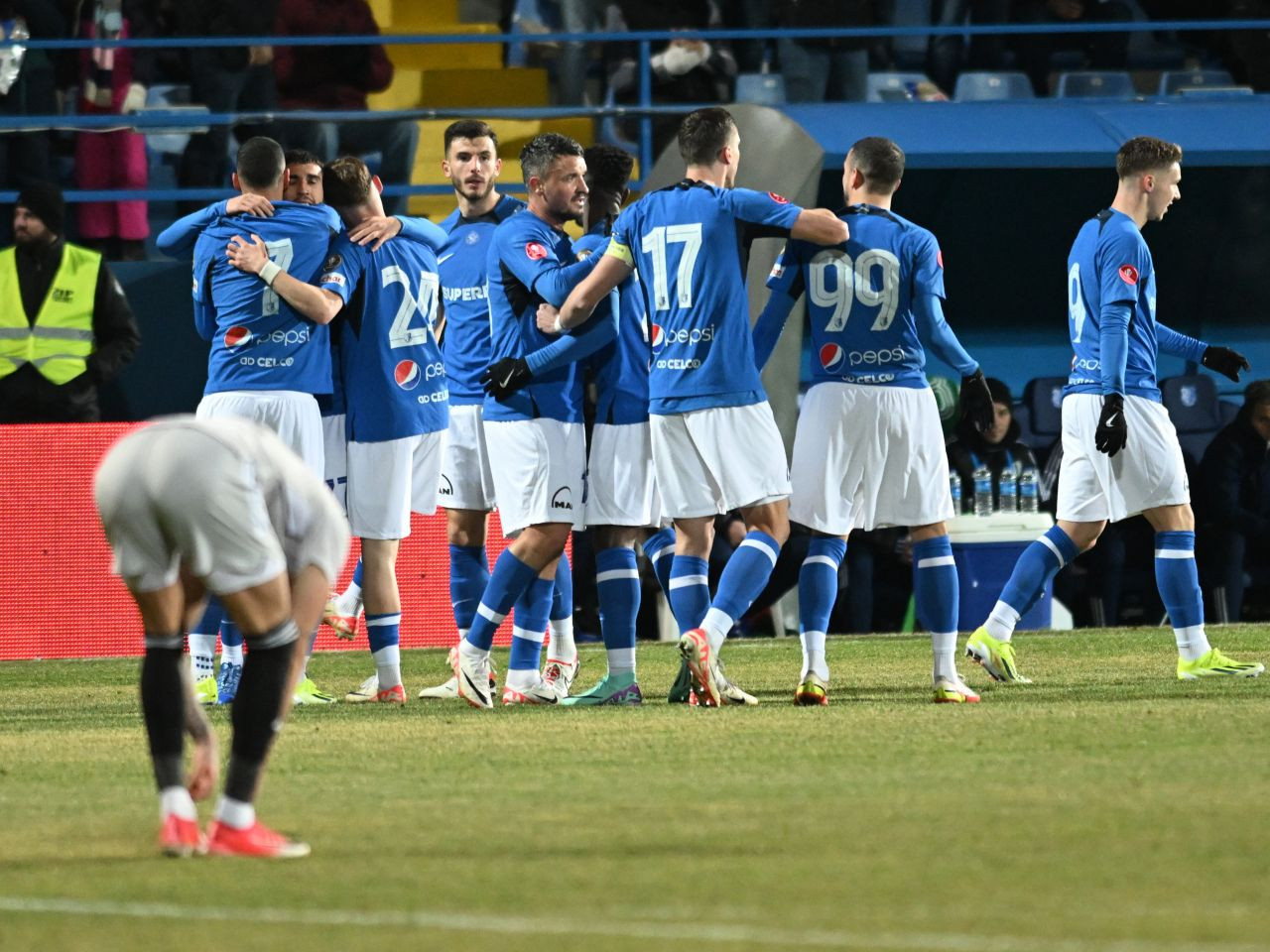 Farul Constanța - FCU Craiova 1-0. Victorie importantă pentru Hagi / Oltenii, revoltați după ce n-au primit un penalty