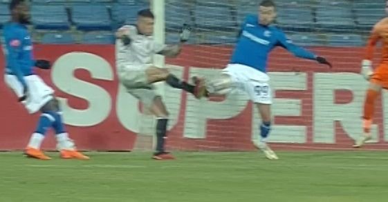 Verdictul specialistului după cea mai controversată fază din Farul - FC U Craiova: E evident!