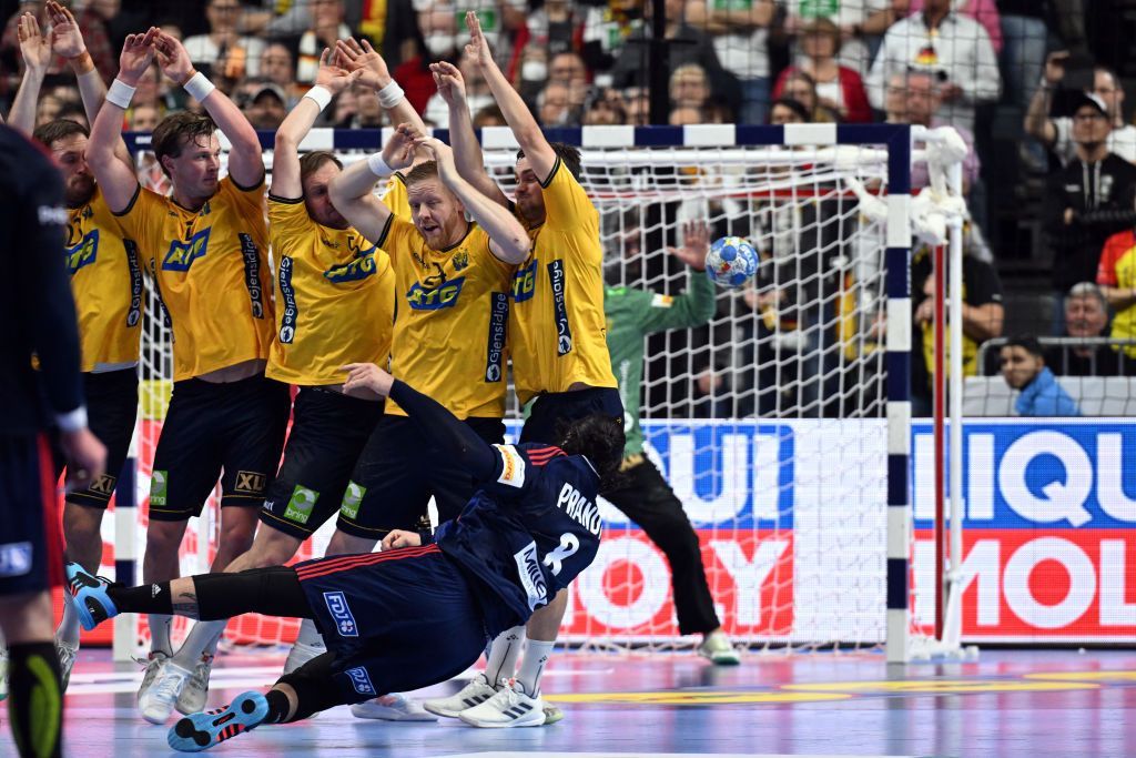 S-a marcat cel mai spectaculos gol de la European! 'Cea mai tare cădere laterală' s-a lăsat cu controverse în semifinale _2