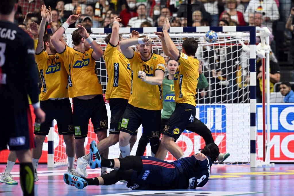 S-a marcat cel mai spectaculos gol de la European! 'Cea mai tare cădere laterală' s-a lăsat cu controverse în semifinale _3