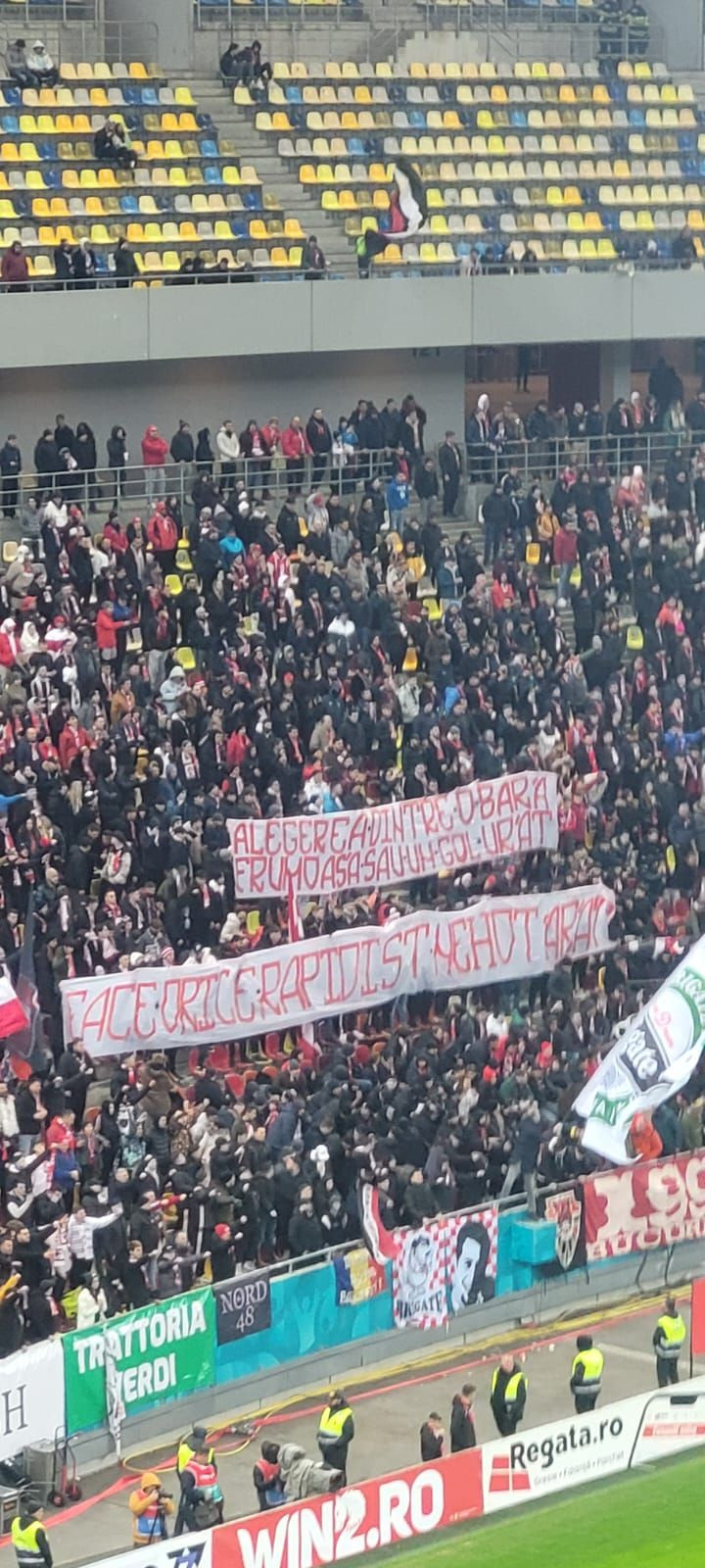 Fanii lui Dinamo, ironii îndreptate spre rapidiști: 