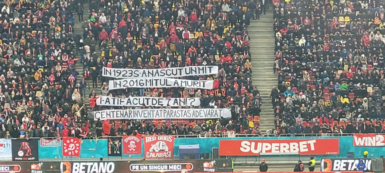 Fanii lui Dinamo, ironii &icirc;ndreptate spre rapidiști: &Icirc;n 1923 s-a născut un mit / &Icirc;n 2016 mitul a murit / I-ați făcut de 7 ani?