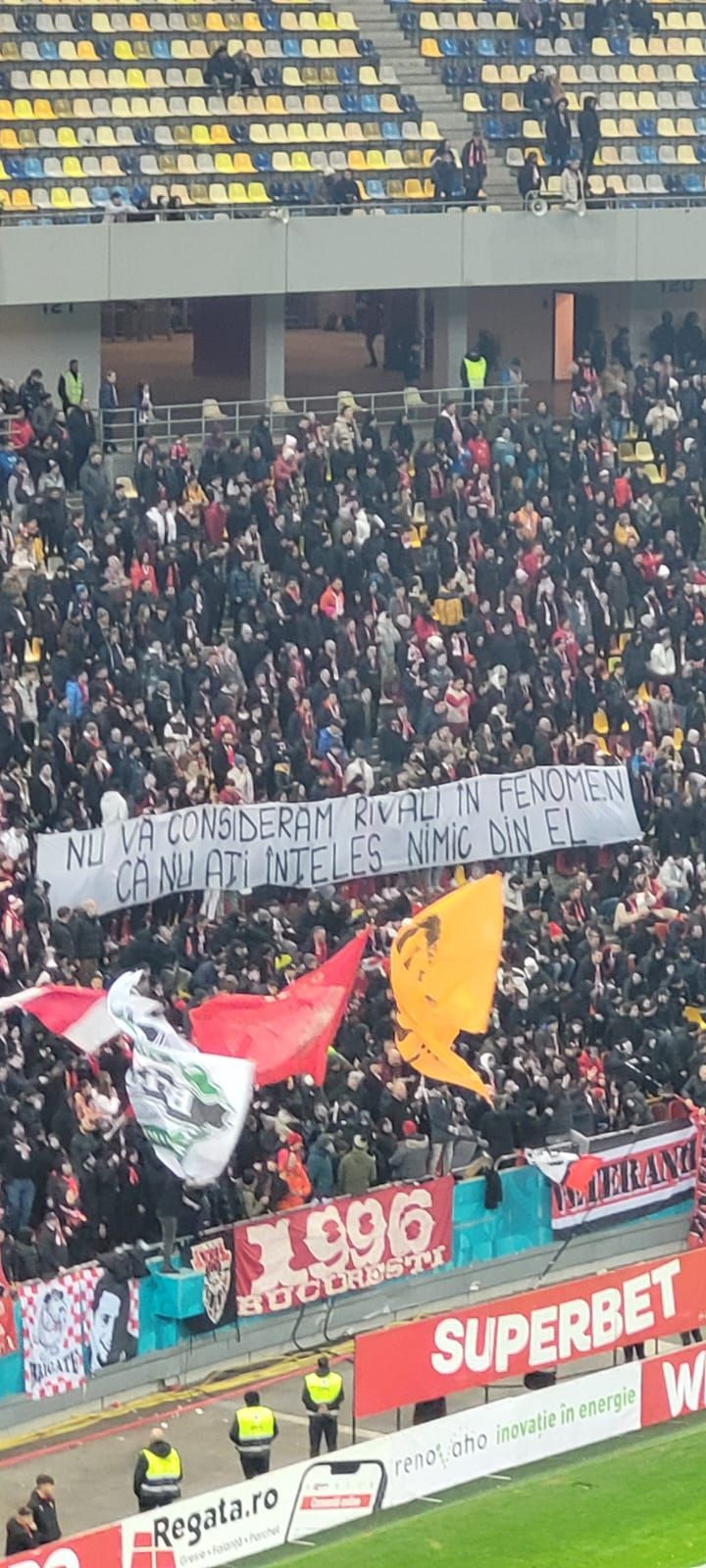 Fanii lui Dinamo, ironii îndreptate spre rapidiști: 