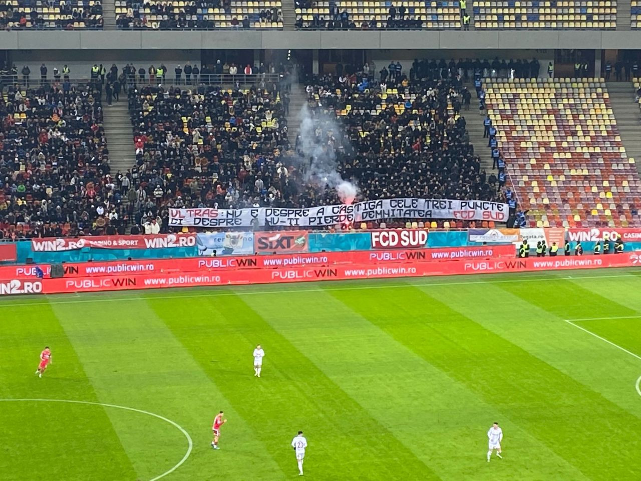 Fanii lui Dinamo, ironii îndreptate spre rapidiști: 