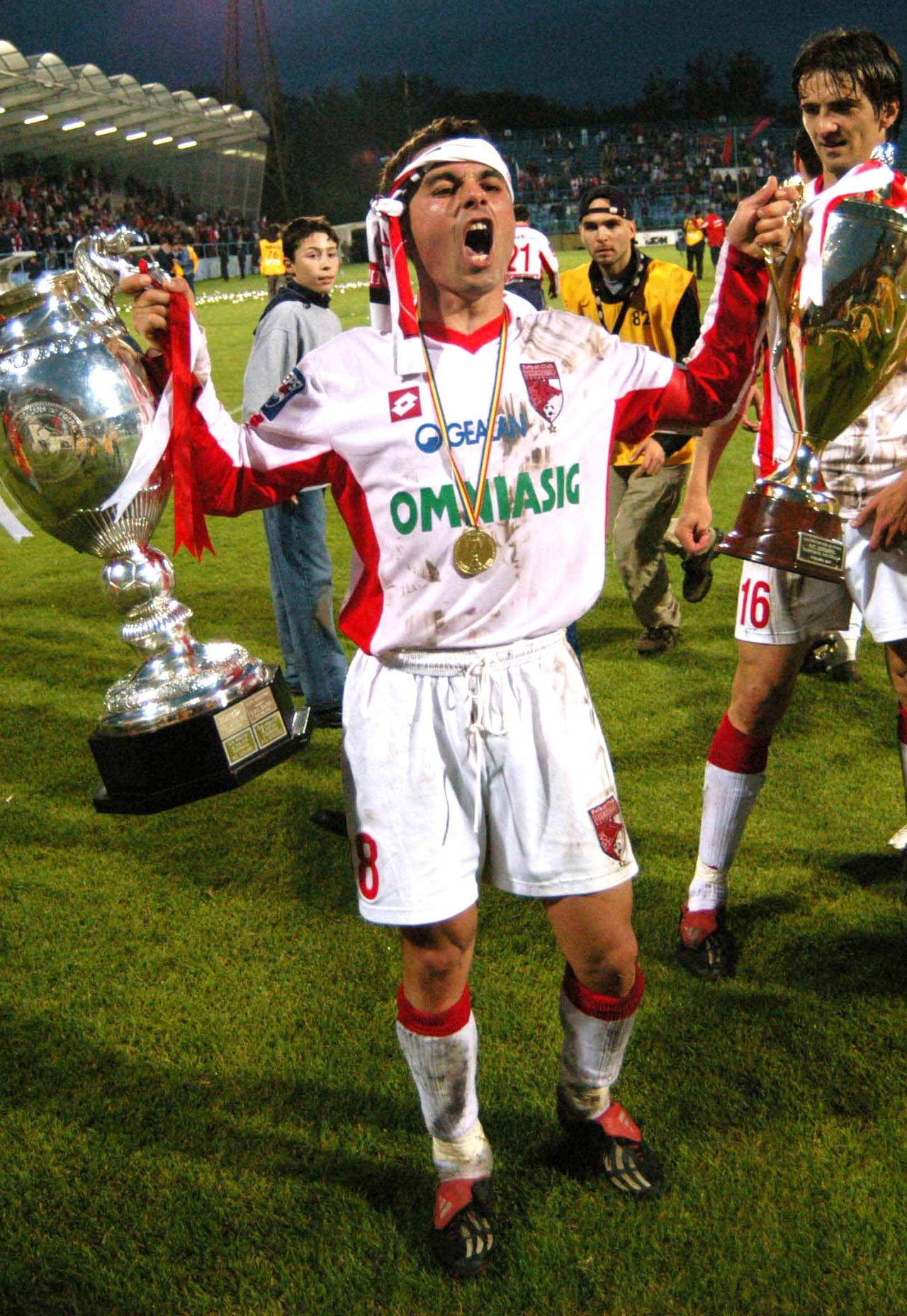 „Veți auzi în câțiva ani de Alex Petre! E stângaci de picior și are tot ce-i trebuie ca să ajungă un fotbalist mare” _14