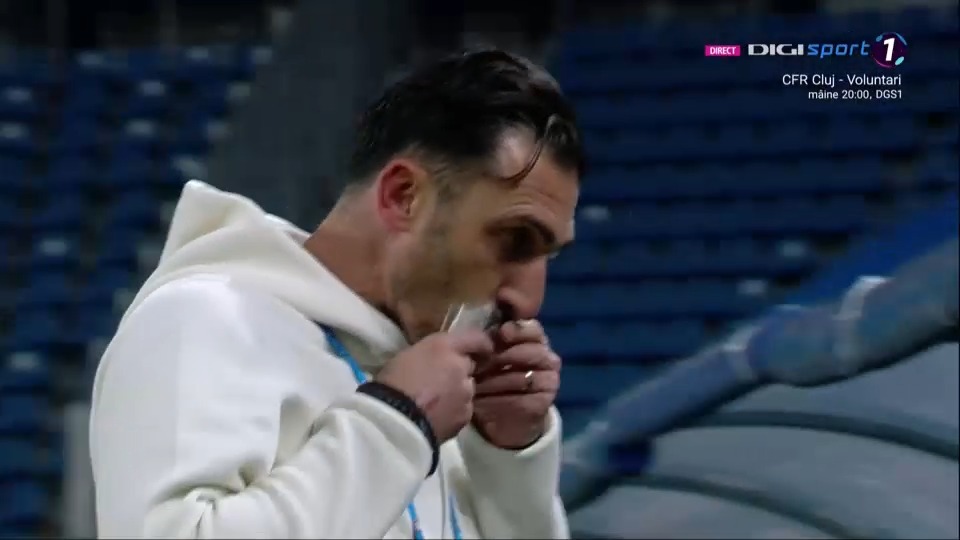 A 'învățat' de la cei mai buni! Elias Charalambous, surprins pupând icoanele după al doilea gol al FCSB-ului_5