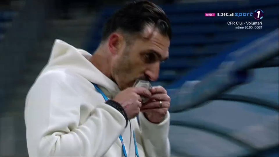 Dan Petrescu nu mai are nevoie de TRANSLATOR! Djokovic nu se pricepe doar la fotbal! Croatul cunoaste 7 limbi straine