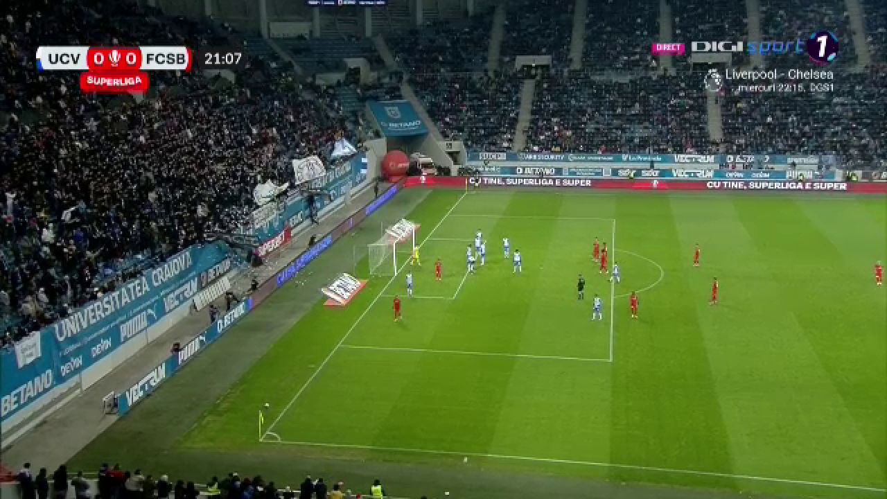 Alexandru 'BANuță'! Fanii Craiovei au aruncat cu bani spre fotbalistul de la FCSB și l-au atacat cu un banner afișat _3